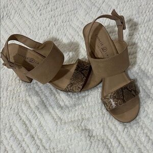 Chinese Laundry Tan and Brown Sandals with Modern Crisscross Design